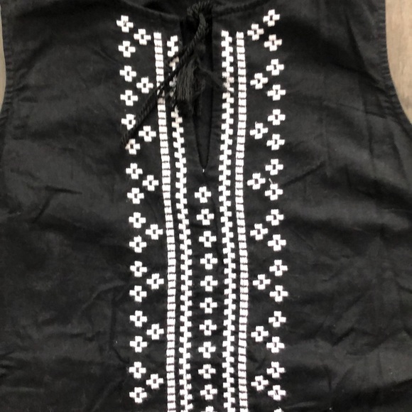 Old Navy embroidered blouse - Picture 3 of 5